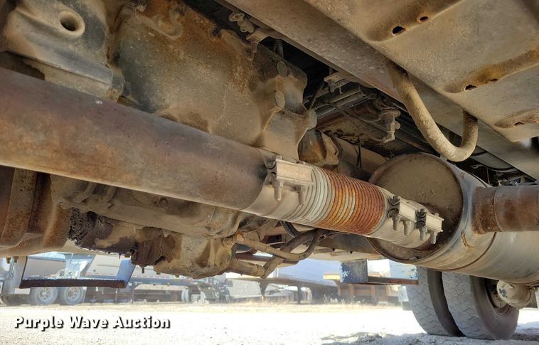 image for item EA2869 1991 Ford F800 bucket truck