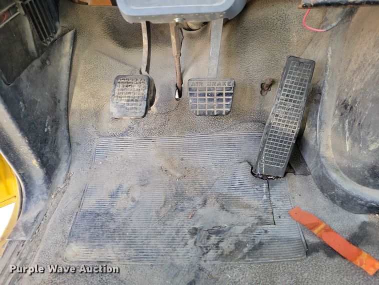 image for item EA2869 1991 Ford F800 bucket truck