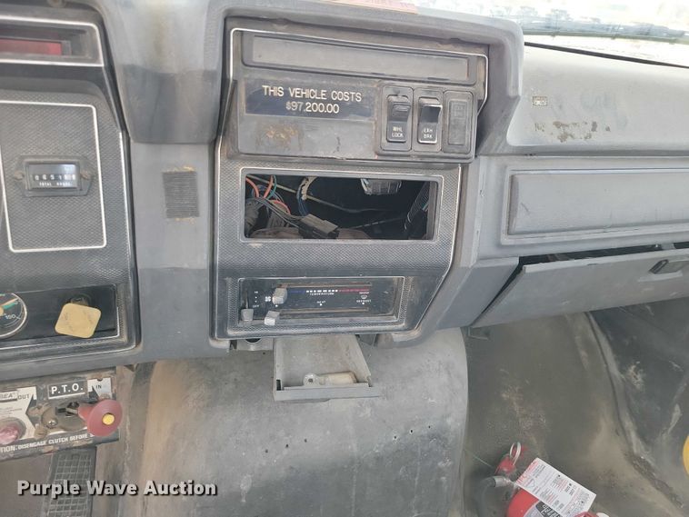 image for item EA2869 1991 Ford F800 bucket truck