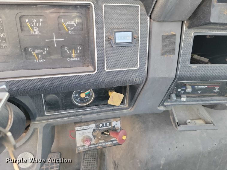 image for item EA2869 1991 Ford F800 bucket truck