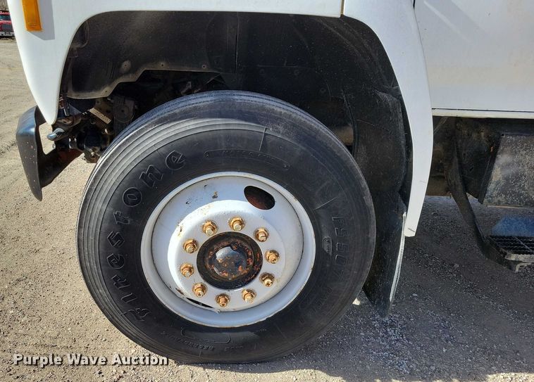 image for item EA2869 1991 Ford F800 bucket truck