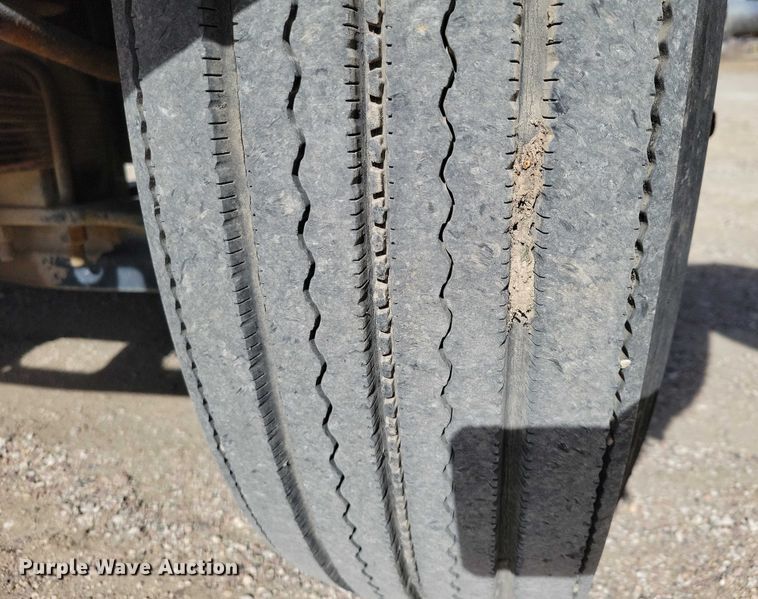 image for item EA2869 1991 Ford F800 bucket truck