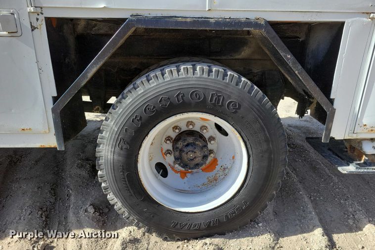 image for item EA2869 1991 Ford F800 bucket truck