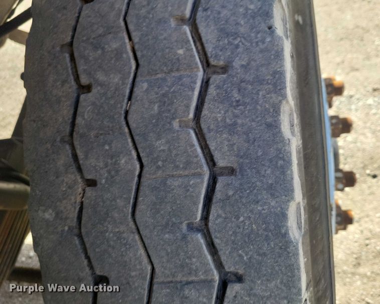 image for item EA2869 1991 Ford F800 bucket truck