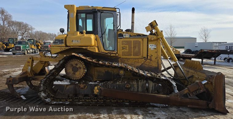 image for item EB1282 1998 Caterpillar D6R LGP dozer