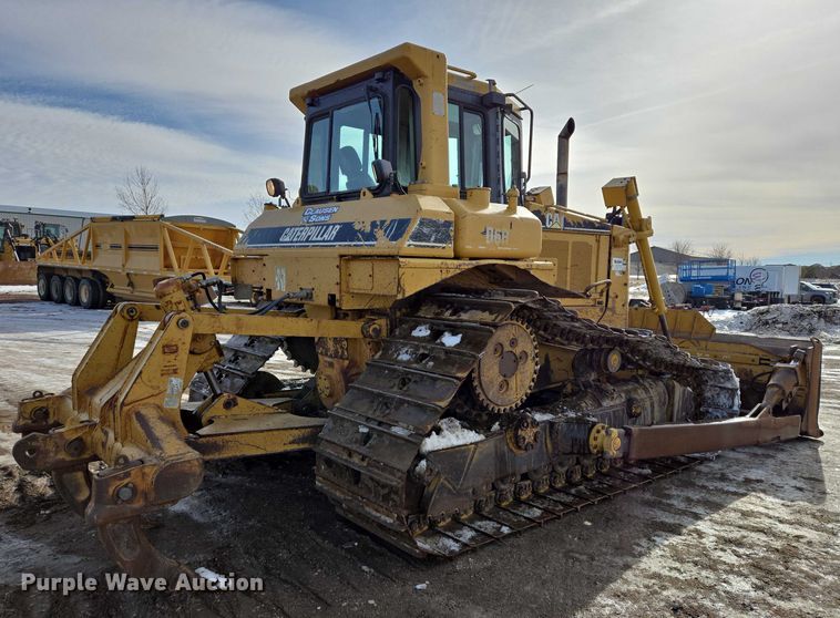 image for item EB1282 1998 Caterpillar D6R LGP dozer