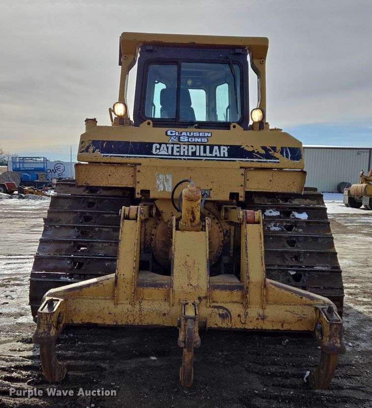 image for item EB1282 1998 Caterpillar D6R LGP dozer