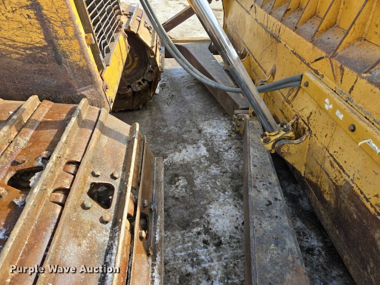 image for item EB1282 1998 Caterpillar D6R LGP dozer