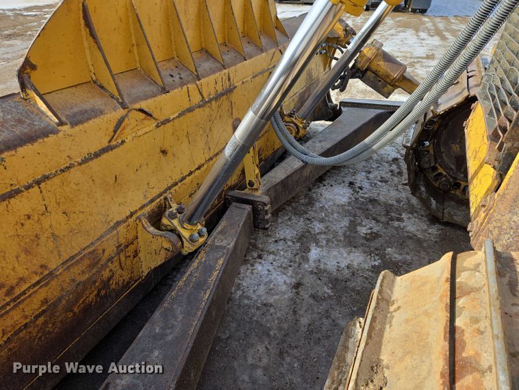 image for item EB1282 1998 Caterpillar D6R LGP dozer