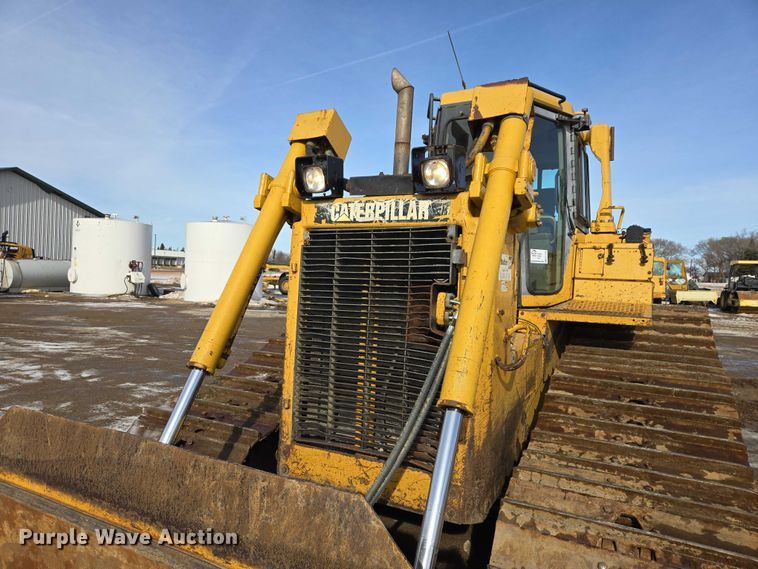 image for item EB1282 1998 Caterpillar D6R LGP dozer