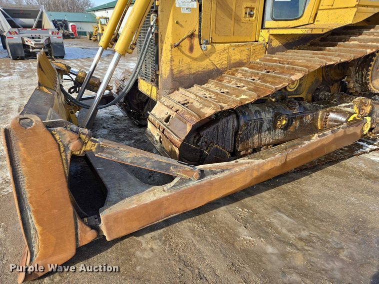 image for item EB1282 1998 Caterpillar D6R LGP dozer