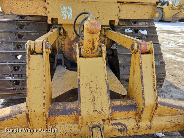 image for item EB1282 1998 Caterpillar D6R LGP dozer