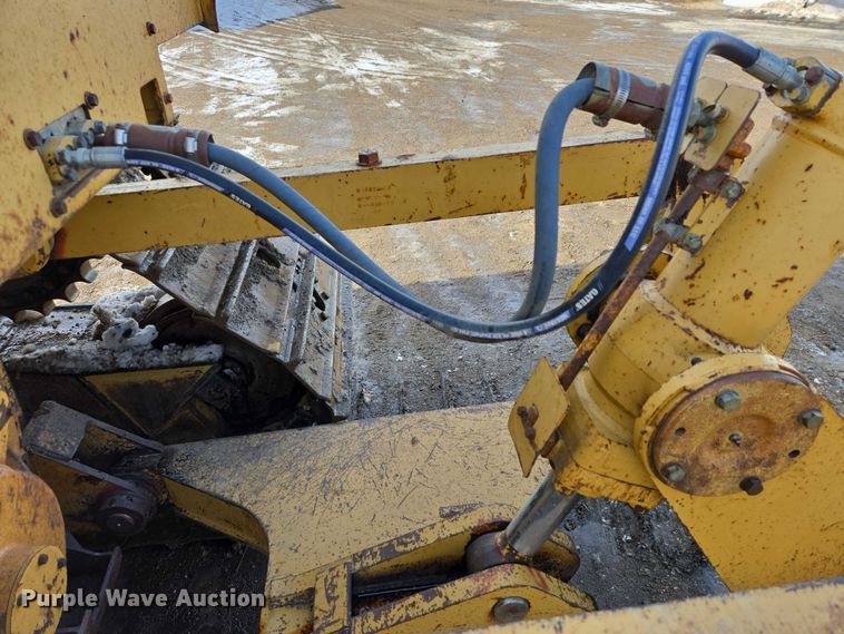 image for item EB1282 1998 Caterpillar D6R LGP dozer