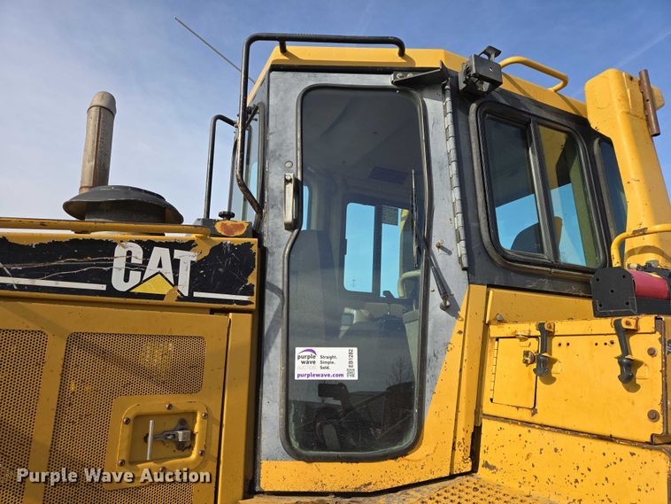 image for item EB1282 1998 Caterpillar D6R LGP dozer