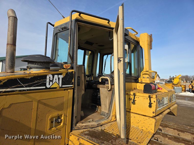 image for item EB1282 1998 Caterpillar D6R LGP dozer