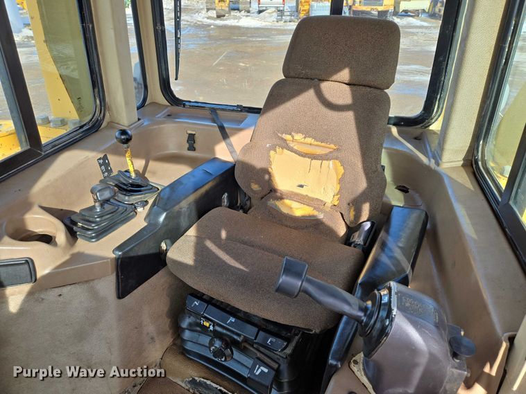 image for item EB1282 1998 Caterpillar D6R LGP dozer