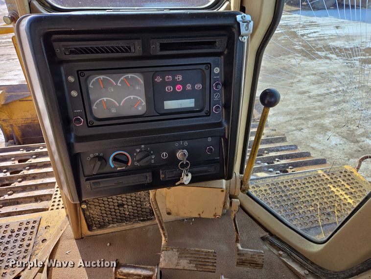 image for item EB1282 1998 Caterpillar D6R LGP dozer