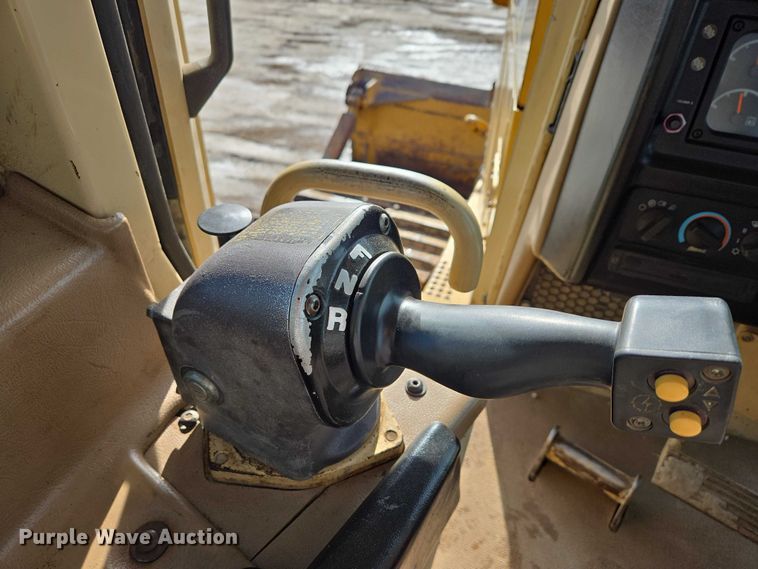 image for item EB1282 1998 Caterpillar D6R LGP dozer