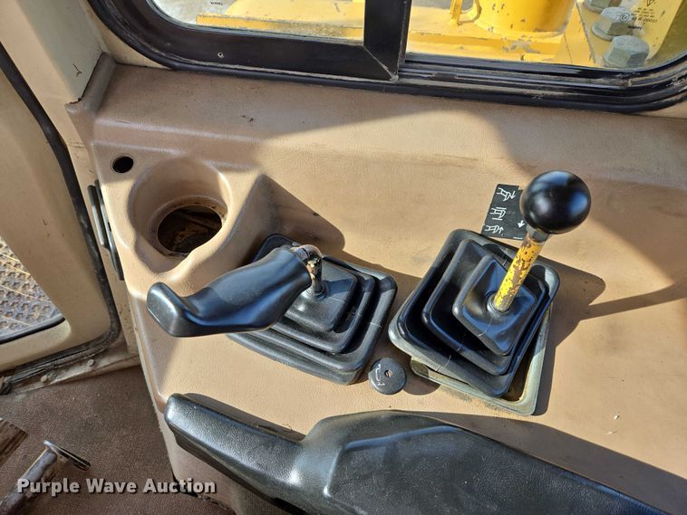 image for item EB1282 1998 Caterpillar D6R LGP dozer