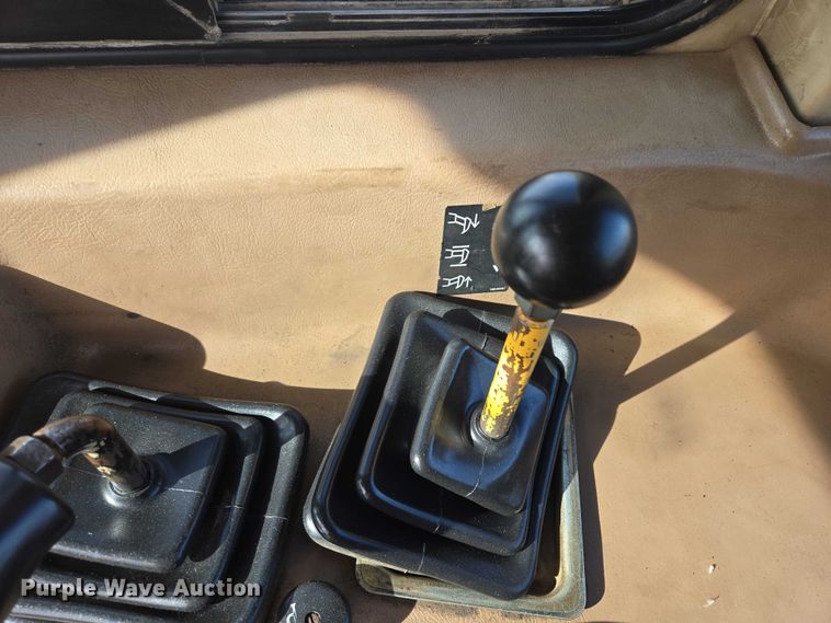 image for item EB1282 1998 Caterpillar D6R LGP dozer