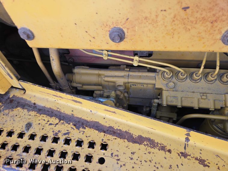 image for item EB1282 1998 Caterpillar D6R LGP dozer
