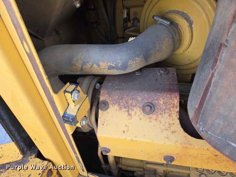 image for item EB1282 1998 Caterpillar D6R LGP dozer