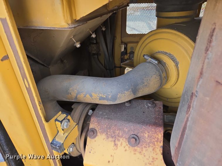 image for item EB1282 1998 Caterpillar D6R LGP dozer