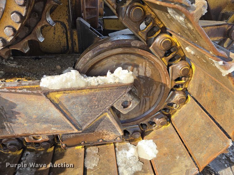 image for item EB1282 1998 Caterpillar D6R LGP dozer