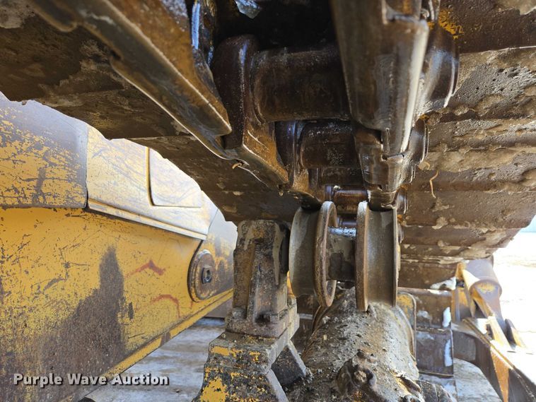 image for item EB1282 1998 Caterpillar D6R LGP dozer