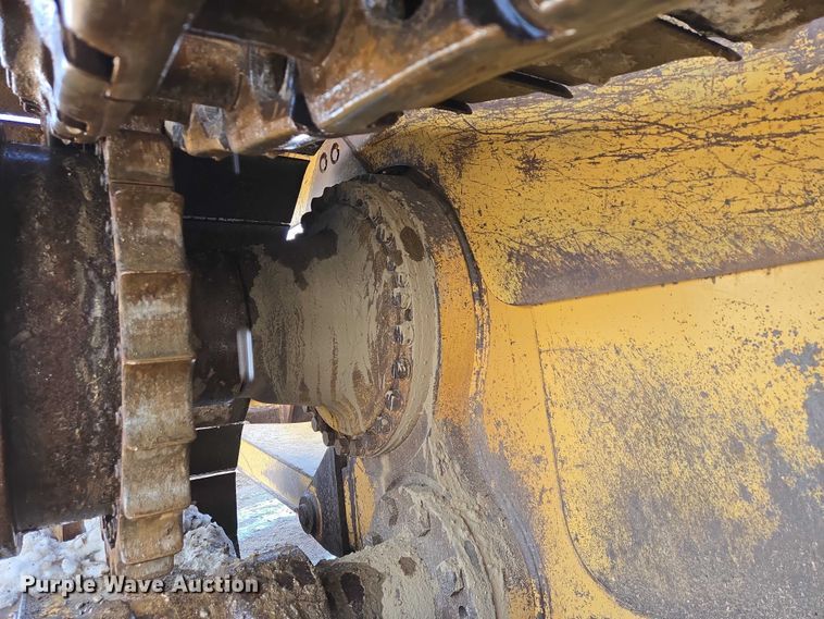 image for item EB1282 1998 Caterpillar D6R LGP dozer