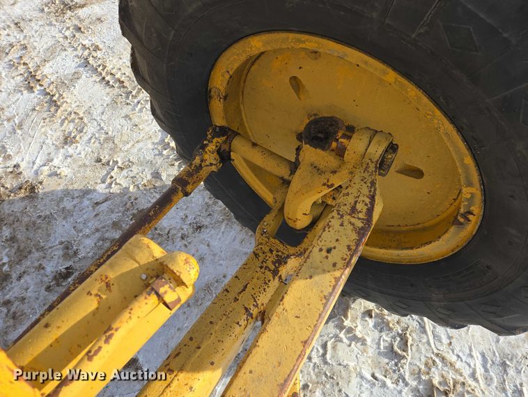 image for item EB1286 1964 Caterpillar 120 motor grader