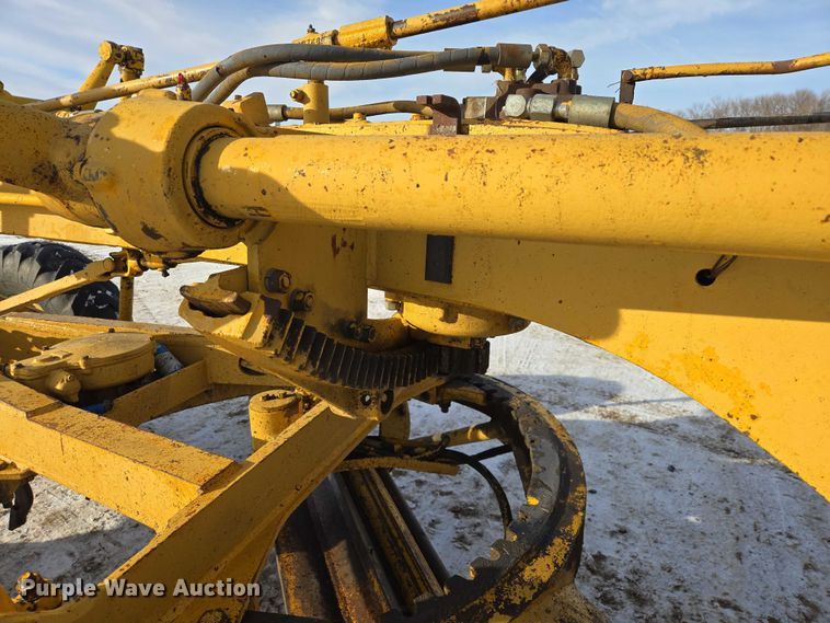 image for item EB1286 1964 Caterpillar 120 motor grader