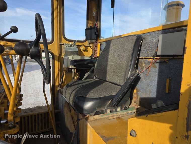 image for item EB1286 1964 Caterpillar 120 motor grader