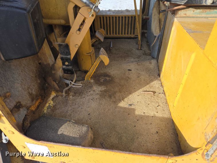 image for item EB1286 1964 Caterpillar 120 motor grader