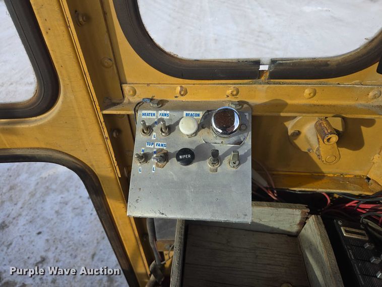 image for item EB1286 1964 Caterpillar 120 motor grader