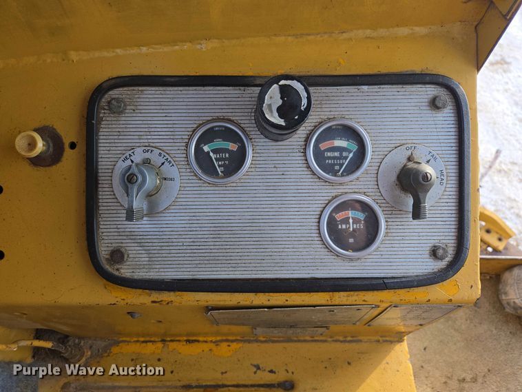 image for item EB1286 1964 Caterpillar 120 motor grader