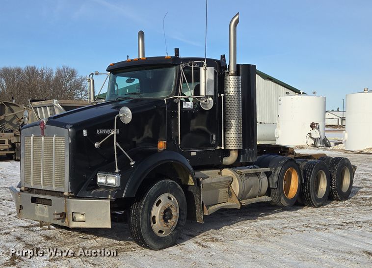 image for item EB1287 2007 Kenworth T800 semi truck