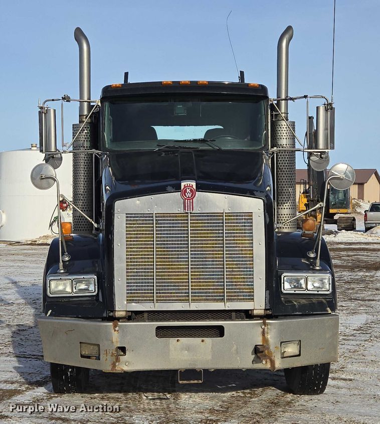 image for item EB1287 2007 Kenworth T800 semi truck