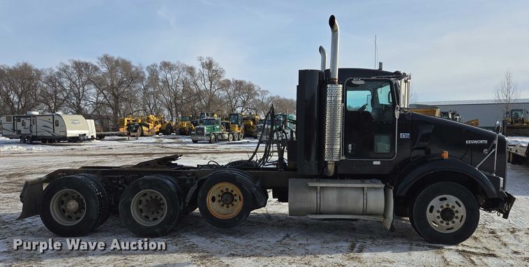 image for item EB1287 2007 Kenworth T800 semi truck