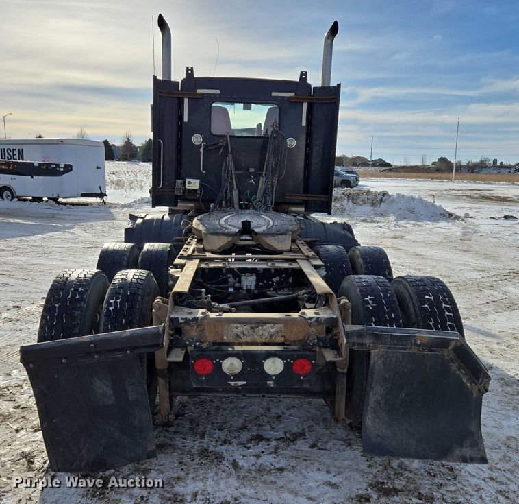 image for item EB1287 2007 Kenworth T800 semi truck