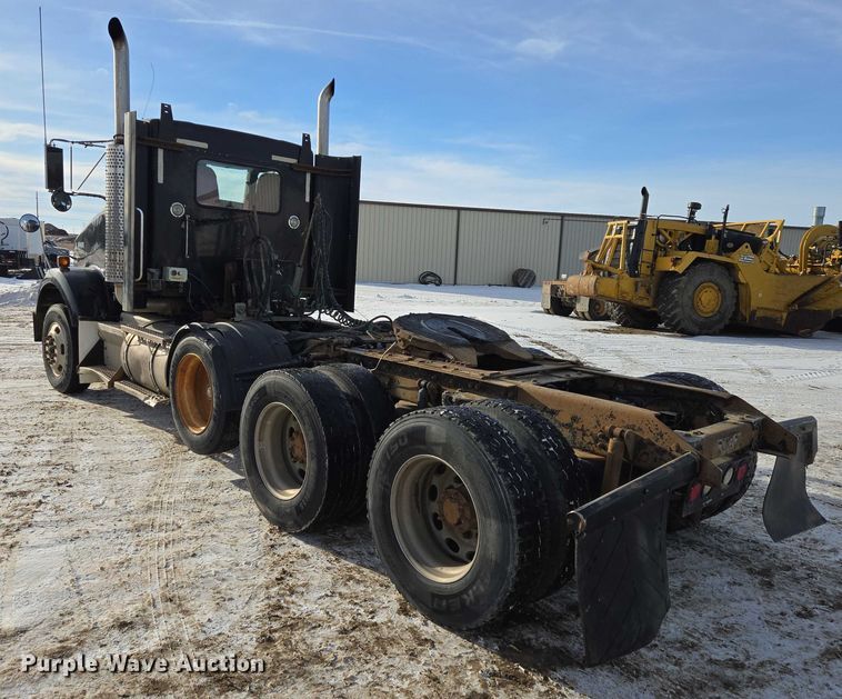image for item EB1287 2007 Kenworth T800 semi truck