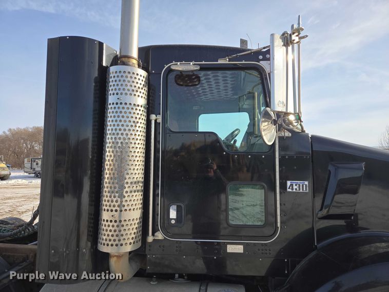 image for item EB1287 2007 Kenworth T800 semi truck
