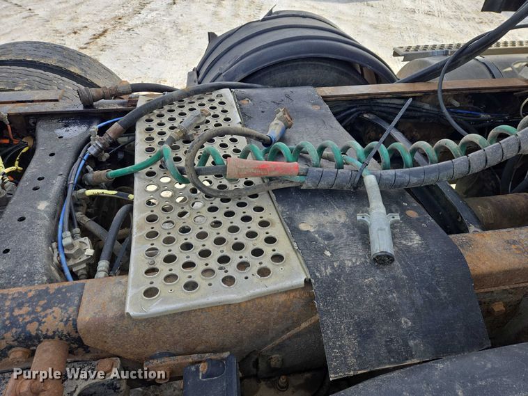 image for item EB1287 2007 Kenworth T800 semi truck