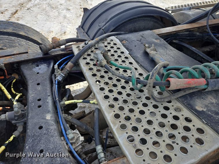 image for item EB1287 2007 Kenworth T800 semi truck