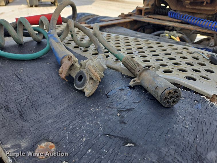 image for item EB1287 2007 Kenworth T800 semi truck