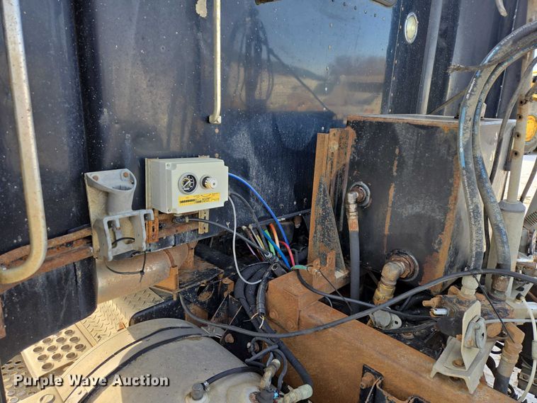 image for item EB1287 2007 Kenworth T800 semi truck