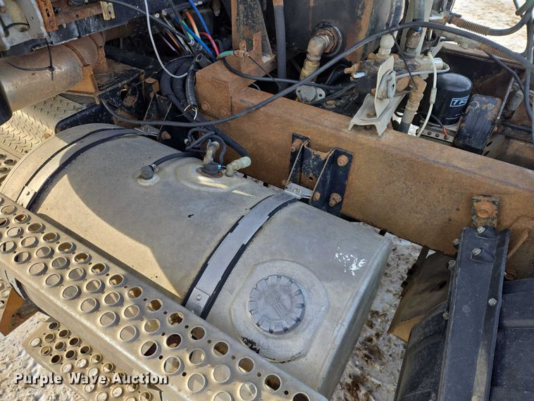 image for item EB1287 2007 Kenworth T800 semi truck