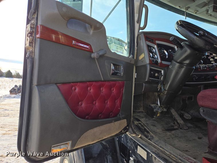 image for item EB1287 2007 Kenworth T800 semi truck