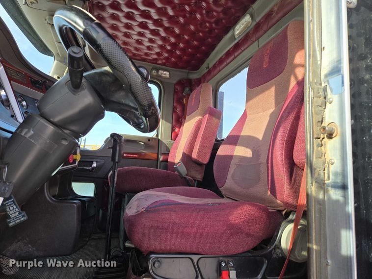 image for item EB1287 2007 Kenworth T800 semi truck