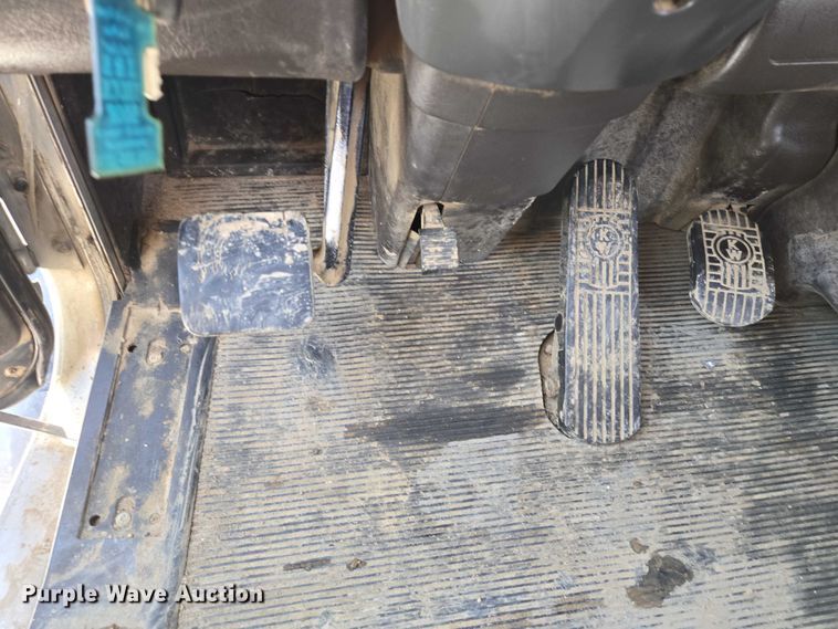 image for item EB1287 2007 Kenworth T800 semi truck